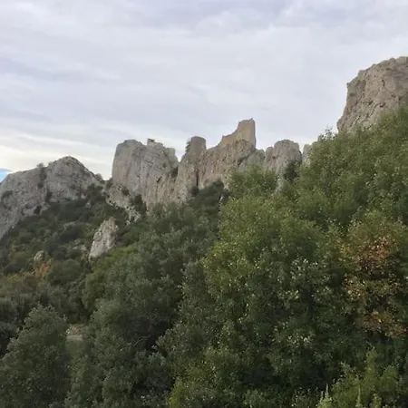 Holiday home Grande Et Belle Maison Pour 10 Au Calme Au Pied Du Chateau Medieval