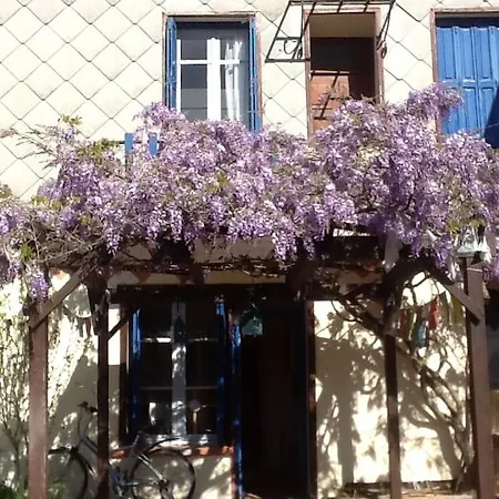 Holiday home Grande Et Belle Maison Pour 10 Au Calme Au Pied Du Chateau Medieval