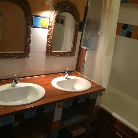 Holiday home Grande Et Belle Maison Pour 10 Au Calme Au Pied Du Chateau Medieval