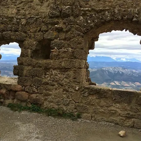 Holiday home Grande Et Belle Maison Pour 10 Au Calme Au Pied Du Chateau Medieval *